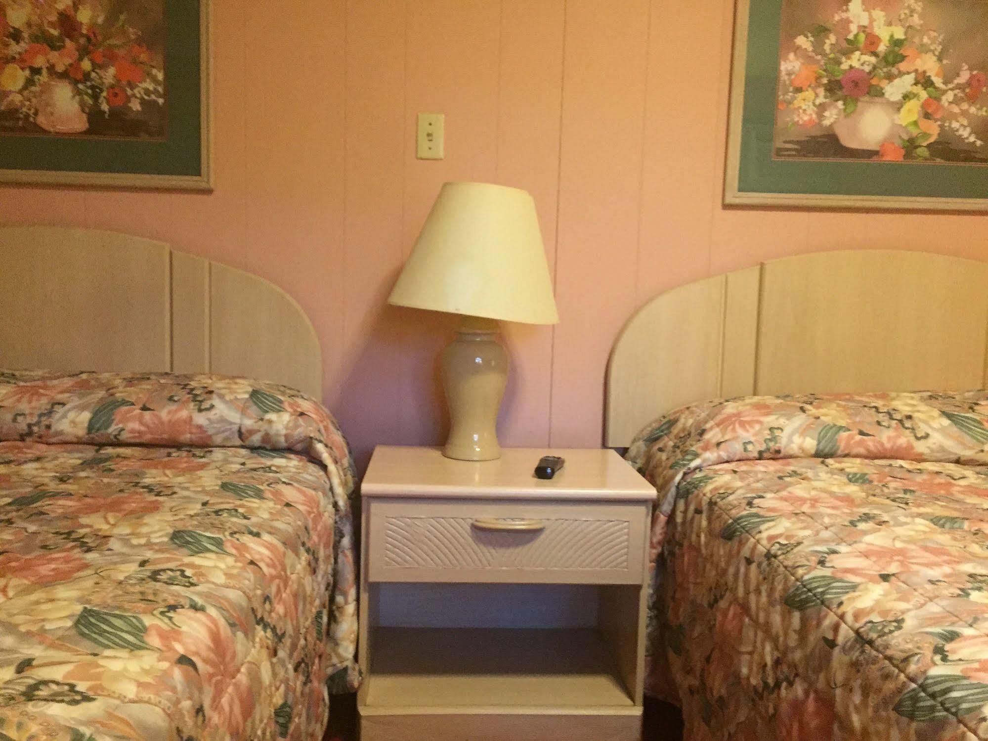Carlin Villa Motel Carlinville Buitenkant foto